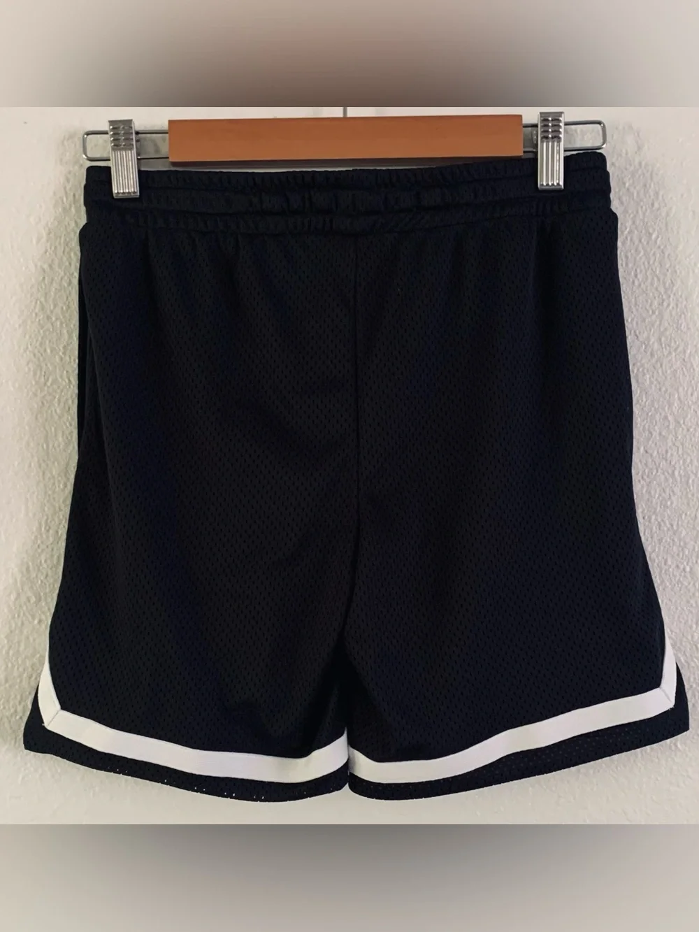 All In Motion  Boys “At The Knee” Black Court Active Mesh Shorts L 10/12